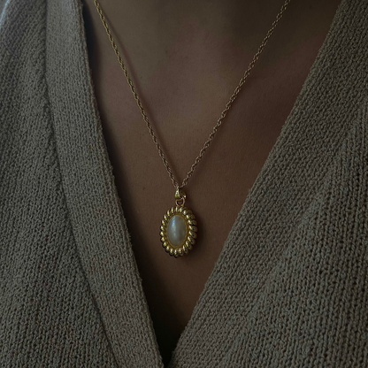 Collier Helios